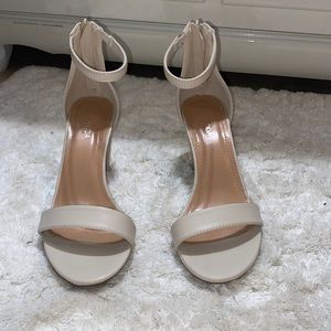 Top Moda Ivory heels size 9